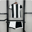 Conjunto infantil Corinthians third III 2024/25 Nike na cor preta-preto com detalhes brancos-branca composto por camisa e short com escudo do clube e tecnologia Dri-FIT