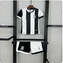Conjunto infantil Corinthians third III 2024/25 Nike na cor preta-preto com detalhes brancos-branca composto por camisa e short com escudo do clube e tecnologia Dri-FIT