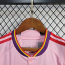 Kit Infantil Orlando City Away 2024/25 Adidas Rosa – camisa rosa com detalhes em roxo e branco e shorts combinando, uniforme infantil oficial do Orlando City, leve, respirável e confortável para crianças de 3 a 13 anos