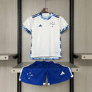 Kit Infantil Cruzeiro Away 2024/25 Branco Adidas - Camisa, shorts e meias oficiais para crianças de 3-4 a 12-13 anos