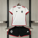 kit infantil flmengo away 2024 25 adidas - camisa e short brancos com detalhes vermelho