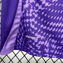 Kit infantil orlando city home 2025/26 Adidas cor roxa com escudo bordado e estampa única inspirada em tempestade