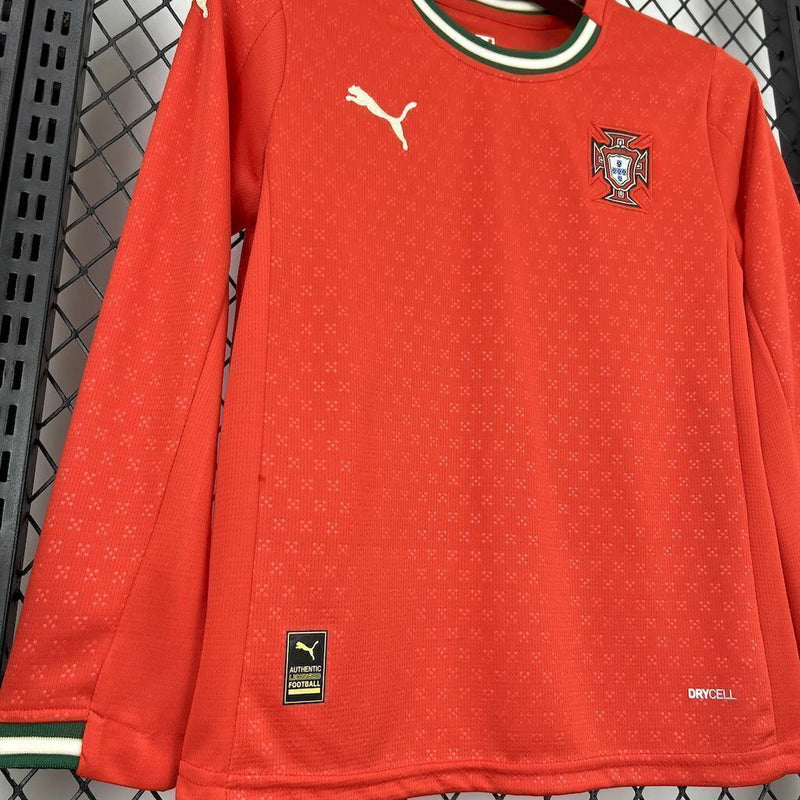 Kit infantil Portugal Home 2025/26 Puma Manga longa vermelho com escudo bordado 
