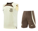 Kit treino Corinthians Nike 2024/25 masculino com regata bege e shorts marrom - uniforme para treino com escudo do Corinthians e tecnologia Dri-Fit