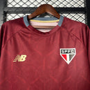 Camisa oficial de treino do São Paulo FC 2025/2026 New Balance, versão masculina, em tecido tecnológico NB Dry