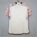 Camisa México Away II 2022/23 Adidas Torcedor Masculina branca com detalhes em vermelho, design inspirado na cultura mexicana, tecido leve e confortável para torcedores apaixonados pelo futebol