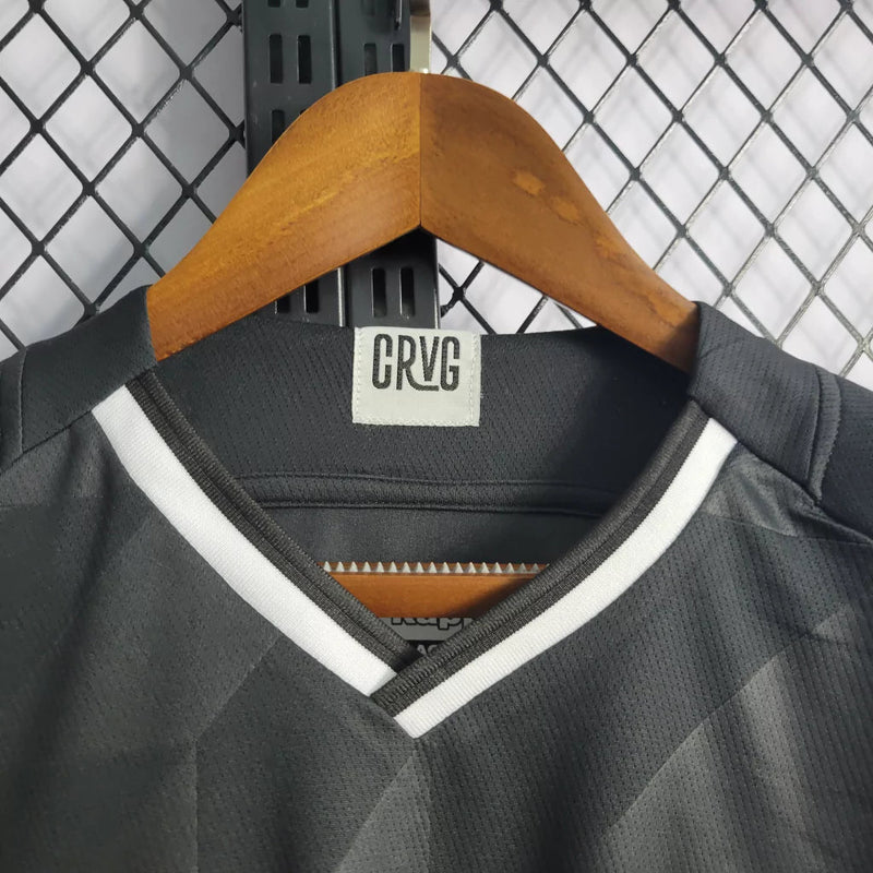 Camisa Vasco da Gama Third III 2021/22 Kappa Torcedor Masculina preta com faixa diagonal branca, escudo bordado e tecido leve respirável