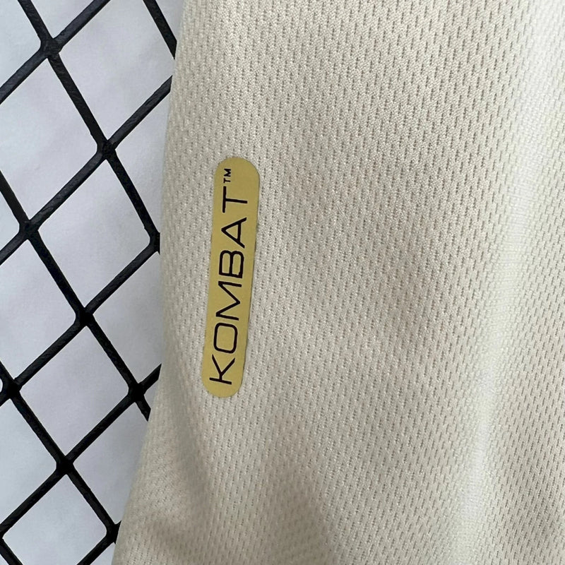 Kit Infantil Vasco Third 2024/25 Kappa – Camisa preta com detalhes em branco e escudo bordado + short oficial, uniforme oficial para crianças torcedoras do Vasco da Gama"