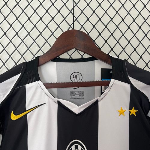 Camisa Juventus I Retrô 04/05 Torcedor Masculina - preto e branco