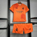 “Kit infantil Real Madrid 2024/25 Edição Y-3 Laranja completo, camisa e shorts oficiais, uniforme infantil licenciado do clube espanhol para jovens torcedores