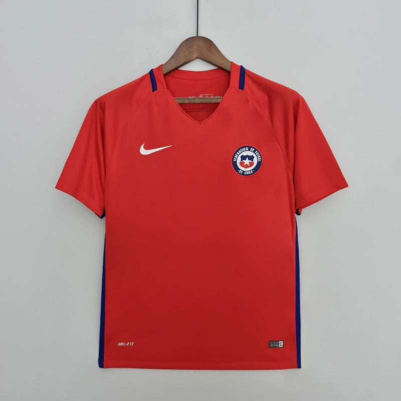 Camisa Chile Home I 2016/17 Nike retrô masculina vermelha com detalhes azuis e brancos, gola careca e tecido leve respirável para torcedores e colecionadores"