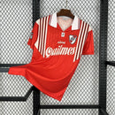 Camisa River Plate Home (1) 1996/98 Adidas Retrô Masculina, modelo branco com faixa diagonal vermelha, escudo bordado e logo clássico da Adidas, inspirada no uniforme histórico usado pelo clube argentino nos anos 90.