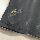 Camisa Vasco da Gama Home I 2025/26 Kappa Torcedor Masculina branca com faixa diagonal preta e detalhes em vermelho, tecido leve e respirável, ideal para crianças torcerem com estilo e conforto."