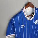 Camisa Rangers FC Home I 1983/84 Umbro Retrô Masculina Azul, uniforme histórico do futebol escocês, design clássico e nostálgico para torcedores e colecionadores.”