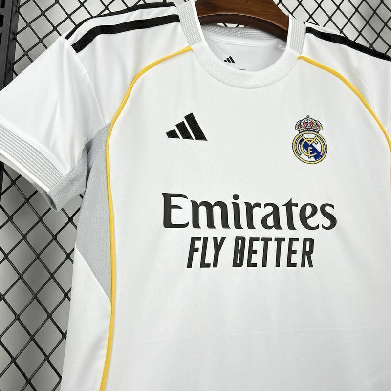 Kit Infantil Real Madrid Home (1) 2025/26 Adidas - branca