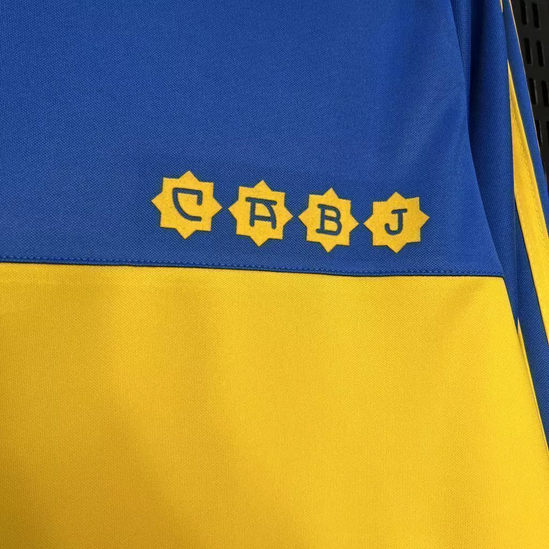 Camisa Boca Juniors Home 1981/82 Adidas Retrô Manga Longa Masculina azul com faixa amarela central e escudo bordado.
