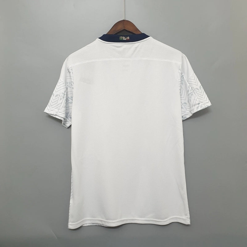 Camisa Itália Away II 2020/21 Puma Torcedor masculina, branca, com escudo da seleção italiana no peito e detalhes sutis da Puma, feita em tecido leve e respirável, modelo com caimento confortável, ideal para torcer, treinos leves e uso casual.”