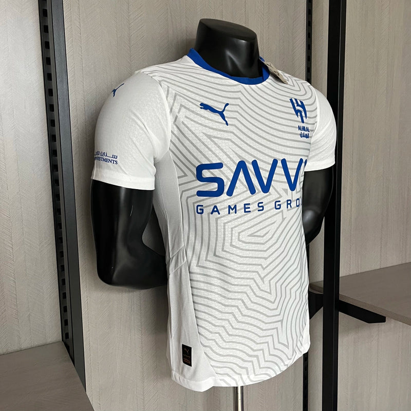 Camisa Al-Hilal Away II 2024/25 Puma Jogador Masculina Branca - uniforme de futebol versão jogador, manto alternativo do Al-Hilal FC, design branco com detalhes em azul, ideal para colecionadores e torcedores apaixonados.