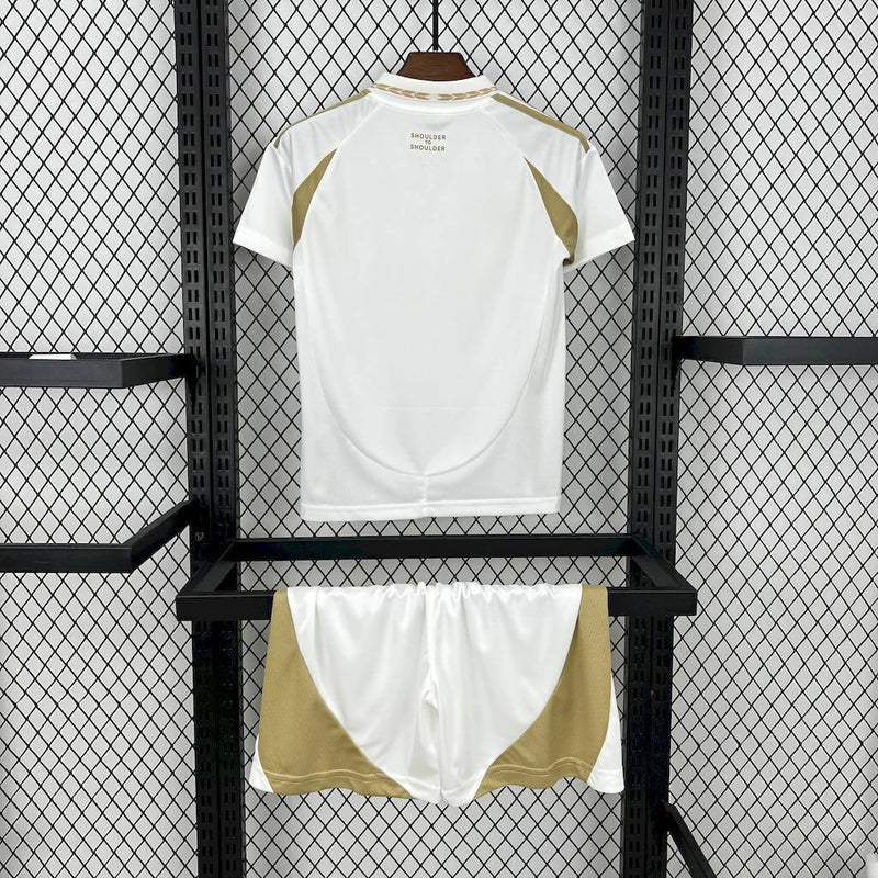Kit Infantil Los Angeles FC Away II 2025/26 Adidas – Parte traseira da camisa e shorts em bege, design moderno para jovens torcedores