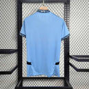 Camisa Manchester City Home I 2024/25 Puma Torcedor Masculina azul celeste, uniforme leve e confortável com escudo do City e tecnologia Puma, ideal para jogos e torcedores."