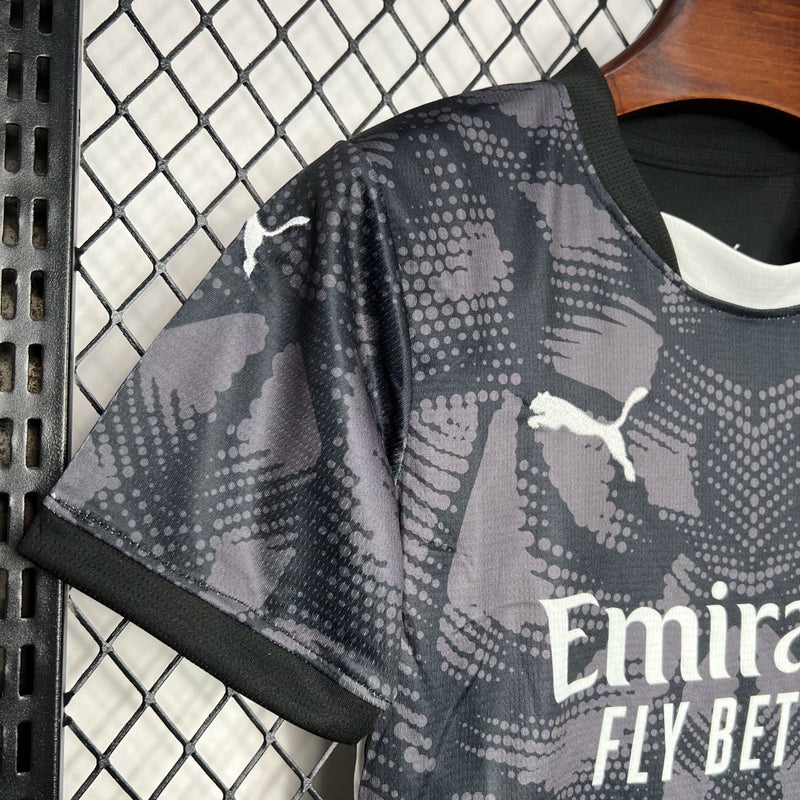 Kit Infantil Milan Goleiro 2024/25 Puma - camisa e short infantil do AC Milan, uniforme de goleiro 2024/25, tecido leve e respirável, ideal para pequenos torcedores