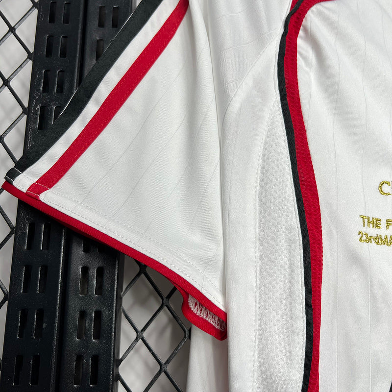 Camisa Retrô Milan 2006/2007 - Masculina Adidas - Branca com detalhes em vermelho
