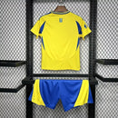 Kit Infantil Al-Nassr Home I 2024/25 Adidas com camisa e short, tecido leve e respirável, ideal para pequenos torcedores do clube saudita com estilo e conforto."