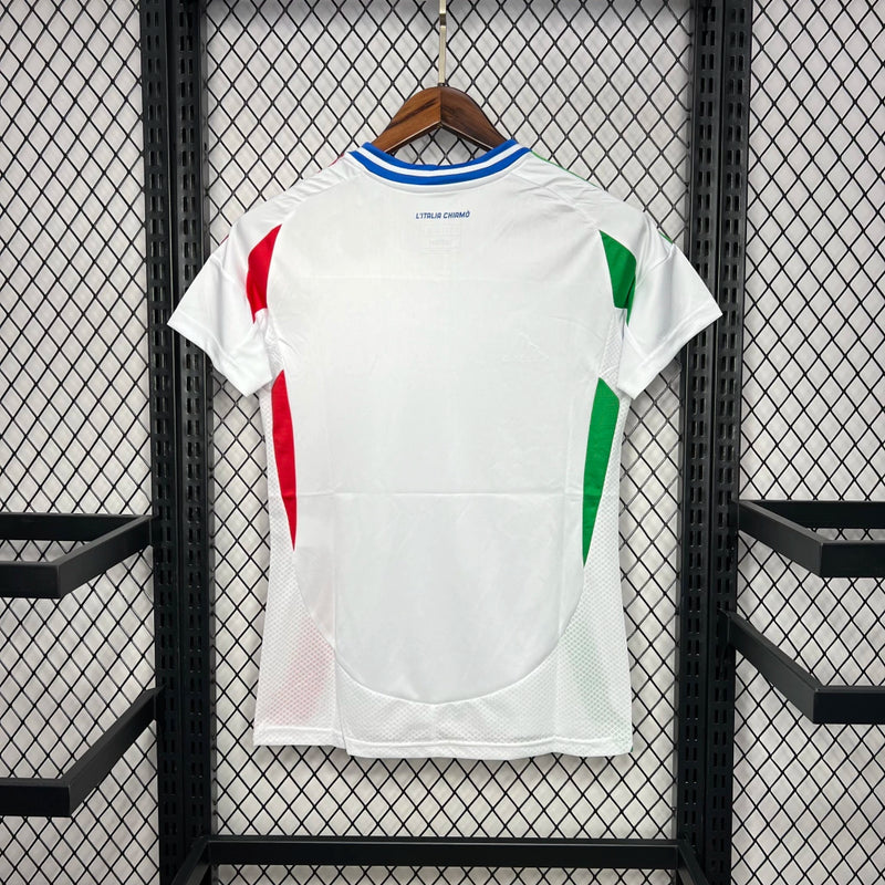 Camisa Itália Away II 2024/25 Adidas Torcedora Feminina, branca, modelo acinturado com escudo da seleção italiana e logo Adidas em destaque, feita em tecido leve e respirável, disponível nos tamanhos PP ao GG.”