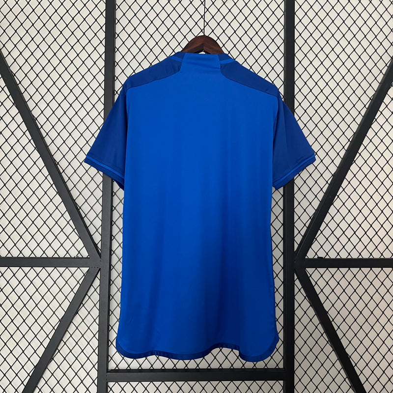 Camisa Cruzeiro Home 2024/25 Masculina Adidas para torcedor, azul com detalhes em branco, modelo oficial do clube, ideal para fãs do Cruzeiro Esporte Clube"