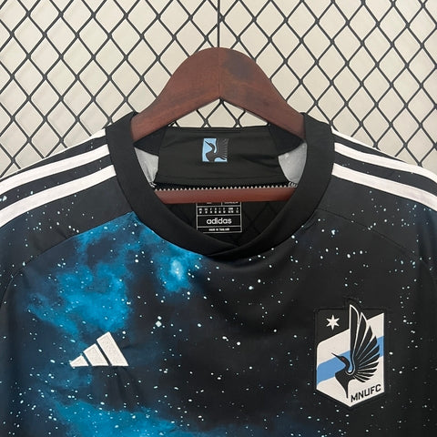 Camisa Minnesota United titular 1 2024/25 Adidas Torcedor Masculina Preta, uniforme MLS, Waze Mix"