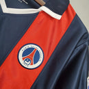 Camisa PSG Home I 2001/02 Nike Retrô Masculina Azul, uniforme clássico do Paris Saint-Germain com faixa vermelha central e design histórico, ideal para torcedores e colecionadores.”