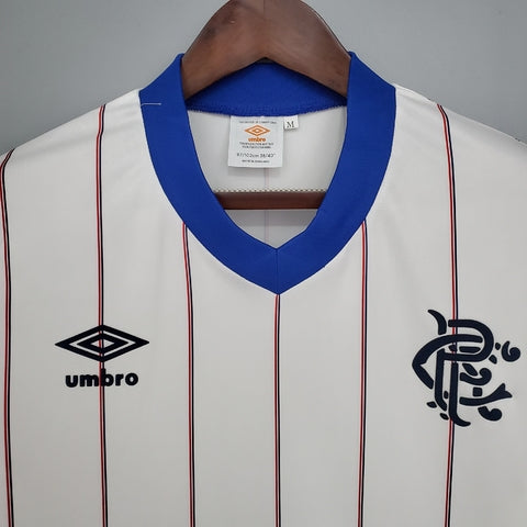 Camisa Rangers FC Away II 1983/84 Umbro Retrô Masculina Branca, uniforme retrô clássico do Rangers, design vintage e histórico para colecionadores e torcedores.”