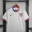 Camisa Estados Unidos Home 2024/25 Masculina Nike para torcedor, branca com detalhes em vermelho e azul, modelo oficial da seleção americana, ideal para fãs dos EUA"