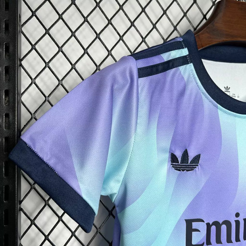 Kit Infantil Arsenal Third III 2024/25 Adidas com camisa e short, uniforme infantil leve e respirável, ideal para jogos, treinos e jovens torcedores do Arsenal."