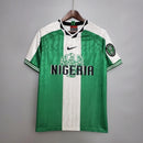 “Camisa Nigéria retrô anos 90 Nike verde, modelo 1996/97 das Super Eagles, uniforme clássico de futebol africano”