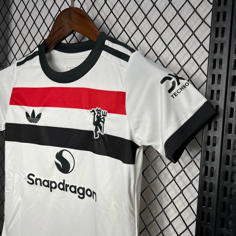 Kit Infantil Manchester United Third III 2024/25 Adidas - camisa e short infantil do Manchester United, uniforme Third temporada 2024/25, tecido leve e respirável, ideal para pequenos torcedores