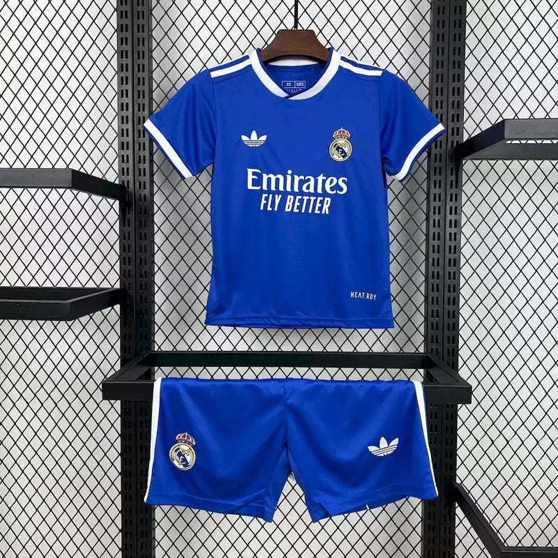 Kit Infantil Real Madrid Third III 2025/26 Adidas, uniforme oficial com camisa e shorts, design moderno da terceira camisa, disponível para crianças de 3-4 a 12-13 ano