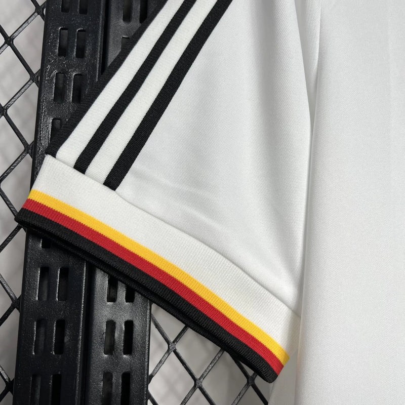 Camisa Alemanha Home I 1986/87 Adidas Retrô Masculina branca com detalhes em preto, tecido leve e respirável, corte masculino – perfeita para torcer, colecionar e uso casual.