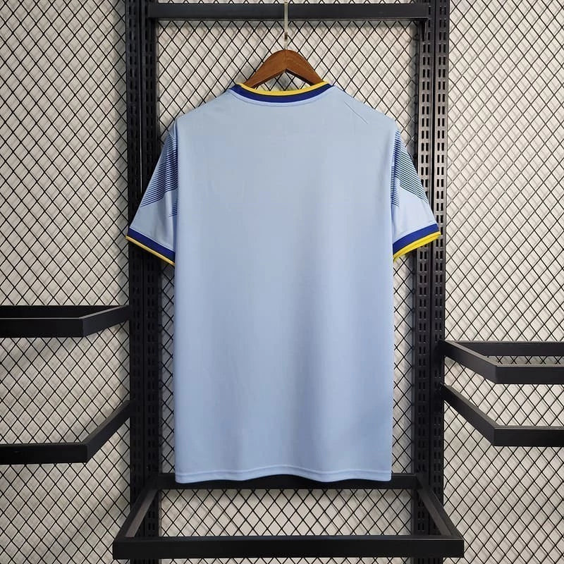 Camisa Boca Juniors Third (3) 2023/24 Adidas Torcedor Masculina azul com detalhes amarelos, escudo bordado e logo Adidas estampado.
