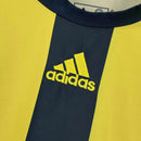 Camisa Fenerbahçe Home I 2007/08 Adidas retrô masculina em amarelo e azul, com escudo bordado e design clássico, tecido leve e respirável, ideal para torcer ou colecionar com estilo."