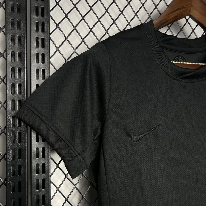 Camisa Corinthians away 2024/25 Nike Torcedora feminina preta com escudo bordado, design e tecnologia DRI -Fit para conforto e estilo das torcedoras