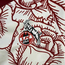 Camisa 1. FC Köln 'Kölsch Mädche' 2024/25 Hummel Torcedor Masculina branca com detalhes vermelhos e pretos, escudo bordado do clube e logo Hummel, modelo oficial para torcedores do futebol alemão.