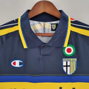 Camisa Parma Third III 1999/00 Retrô Masculina Azul com escudo bordado, design clássico e visual autêntico inspirado na terceira camisa do clube italiano.”