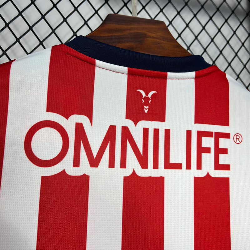 Camisa Chivas Guadalajara Home I 2024/25 Puma Torcedor Masculina Vermelha e Branca, listrada, escudo bordado, uniforme mexicano, futebol"