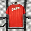 Camisa River Plate Home (1) 1996/98 Adidas Retrô Masculina, modelo branco com faixa diagonal vermelha, escudo bordado e logo clássico da Adidas, inspirada no uniforme histórico usado pelo clube argentino nos anos 90.

