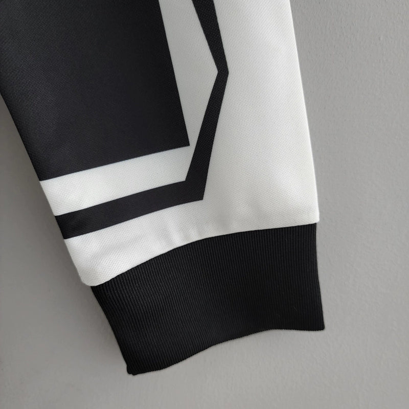 Camisa Colo-Colo Away II 1995/96 Nike Retrô Masculina na cor preta, uniforme clássico do clube chileno, ideal para torcedores, colecionadores e fãs de camisas históricas do Colo-Colo.