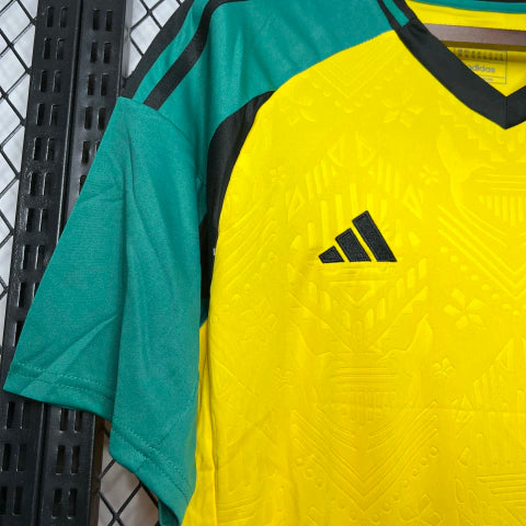 Camisa Jamaica Home I 2024/25 Adidas Torcedor Masculina amarela, uniforme principal seleção jamaicana, detalhes em verde e preto, escudo bordado, tecido leve e respirável."
camisa Jamaica Home 2024/25 amarela Adidas
camisa seleção Jamaica torcedor masculina
uniforme principal Jamaica 2024
camisa Reggae Boyz 2024/25