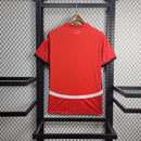 “Camisa Egito Home I 2025/26 Puma Torcedor Masculina vermelha, com detalhes em preto e branco, tecido leve e respirável, ideal para treinos, partidas e torcedores da seleção egípcia”