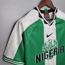 Camisa seleção Nigéria retrô 1996/97 Nike verde, uniforme clássico das Super Eagles, estilo futebol africano anos 90”