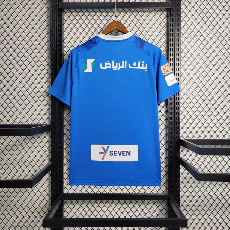 Camisa Al-Hilal (1) Home 2023/24 Puma Torcedor Masculina azul royal com escudo oficial bordado e logo Puma, modelo oficial do clube saudita.